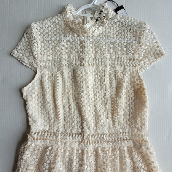 ROMEO AND JULIET COUTURE  MOCK TURTLE NECK CAP SLEEVE IVORY DRESS - Picture 3 of 16